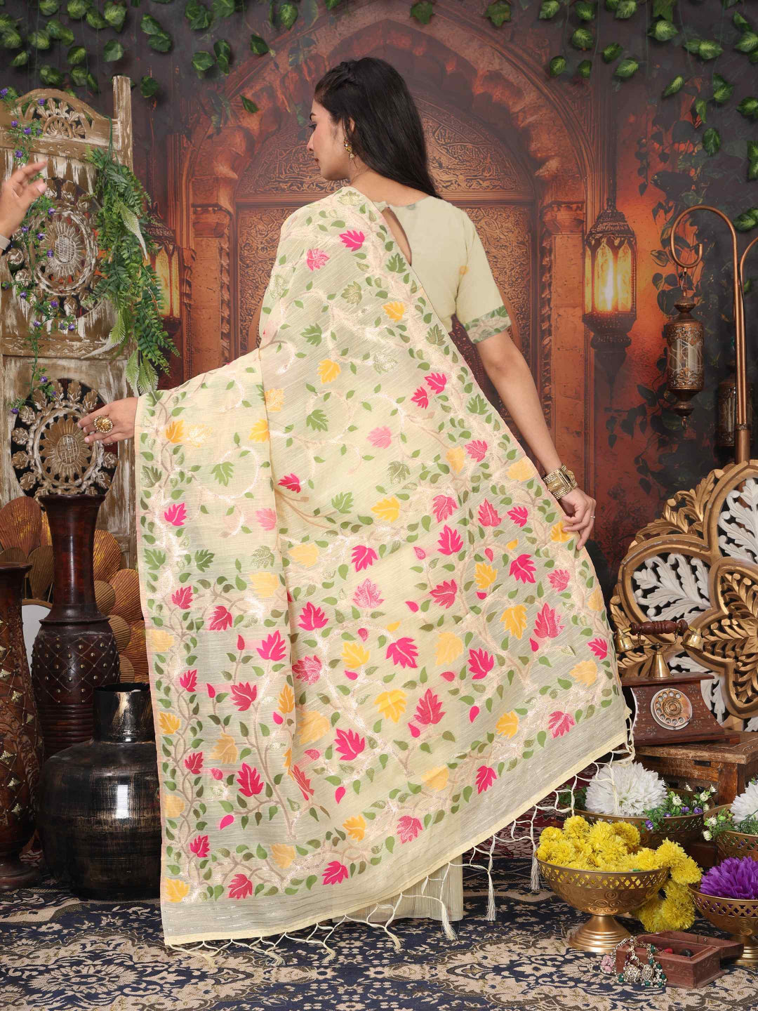 Traditional Linen Cotton Saree with Floral Design