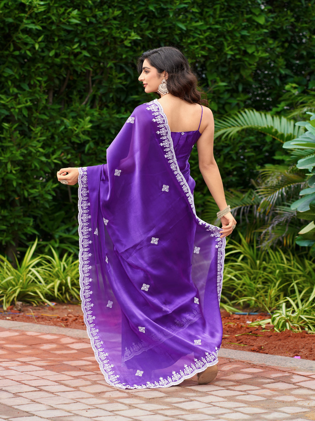 Golden Radiance: Highlighting the glowing tone of the beige shimmer chiffon saree.