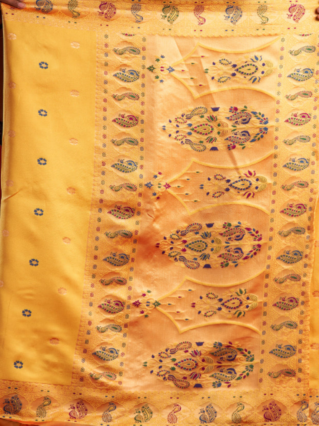 Emerald Heritage: Captures the deep green hue and the traditional Paithani artistry.