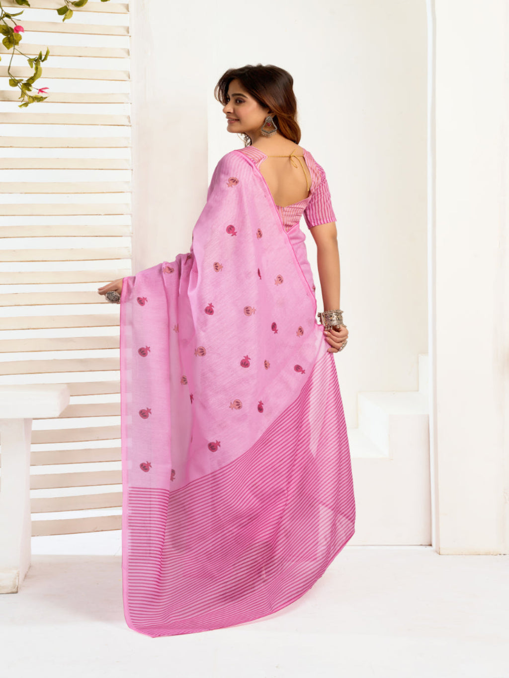 Modern Grace: Ready-to-Wear Designer Linen Saree