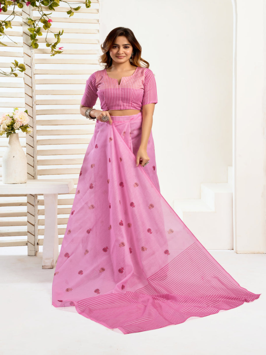 Modern Grace: Ready-to-Wear Designer Linen Saree