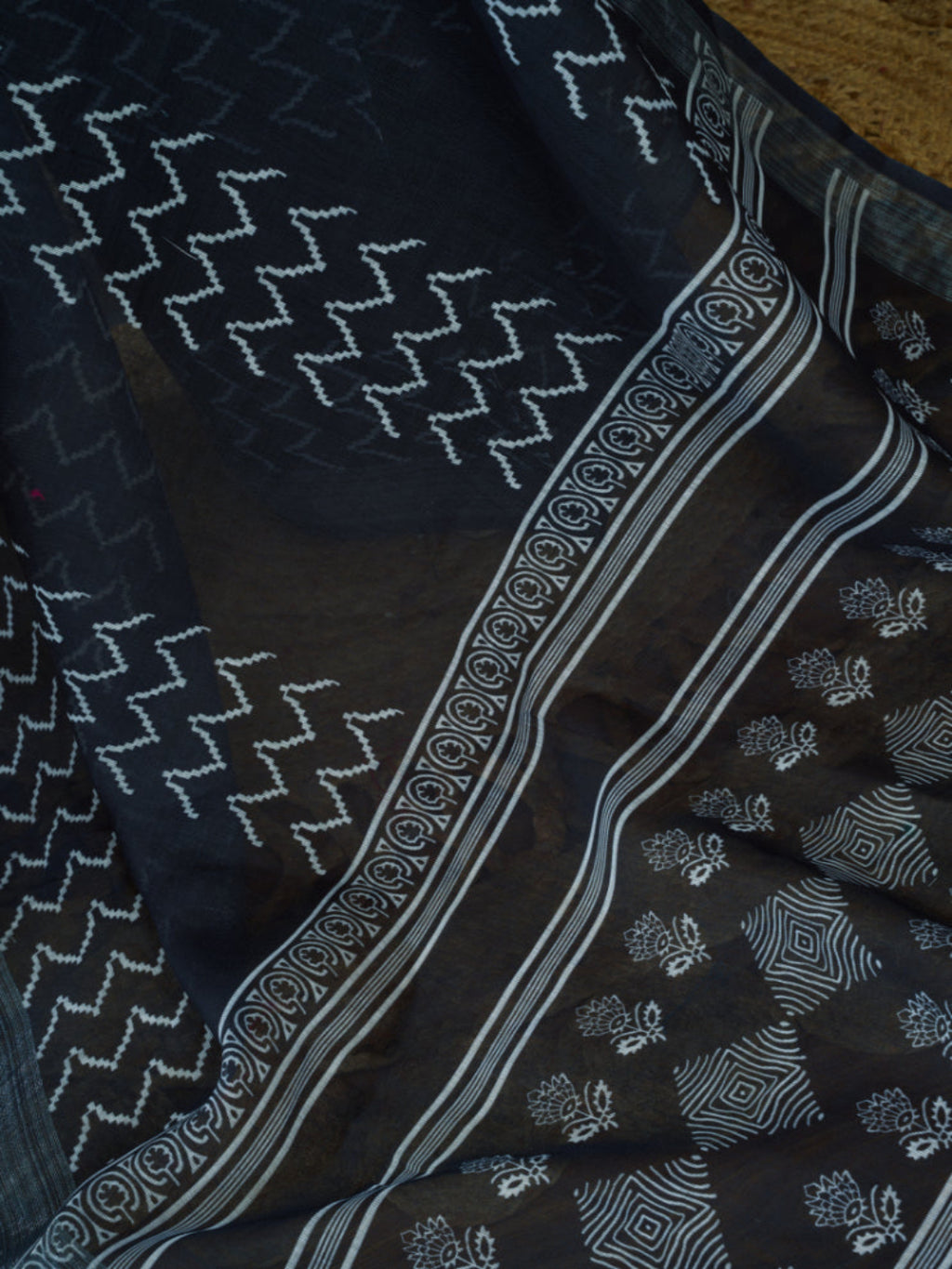 Geometric print Linen Blend ready to wear Saree