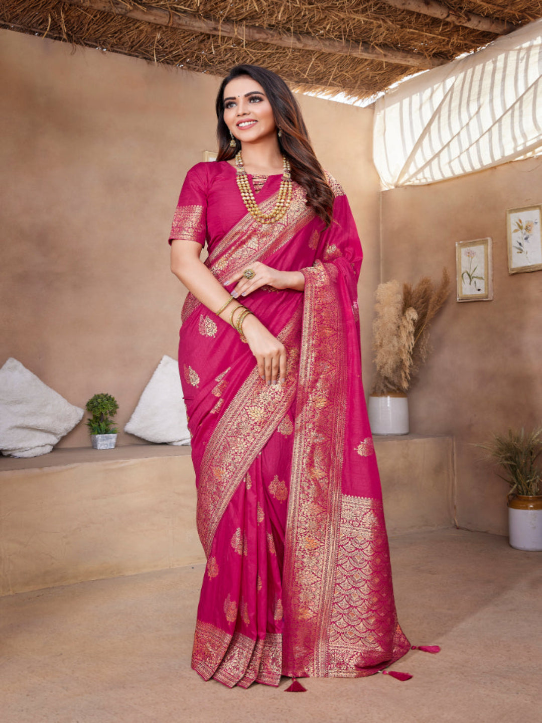 Silk Blend Contemporary Saree with Booti and Plain Work