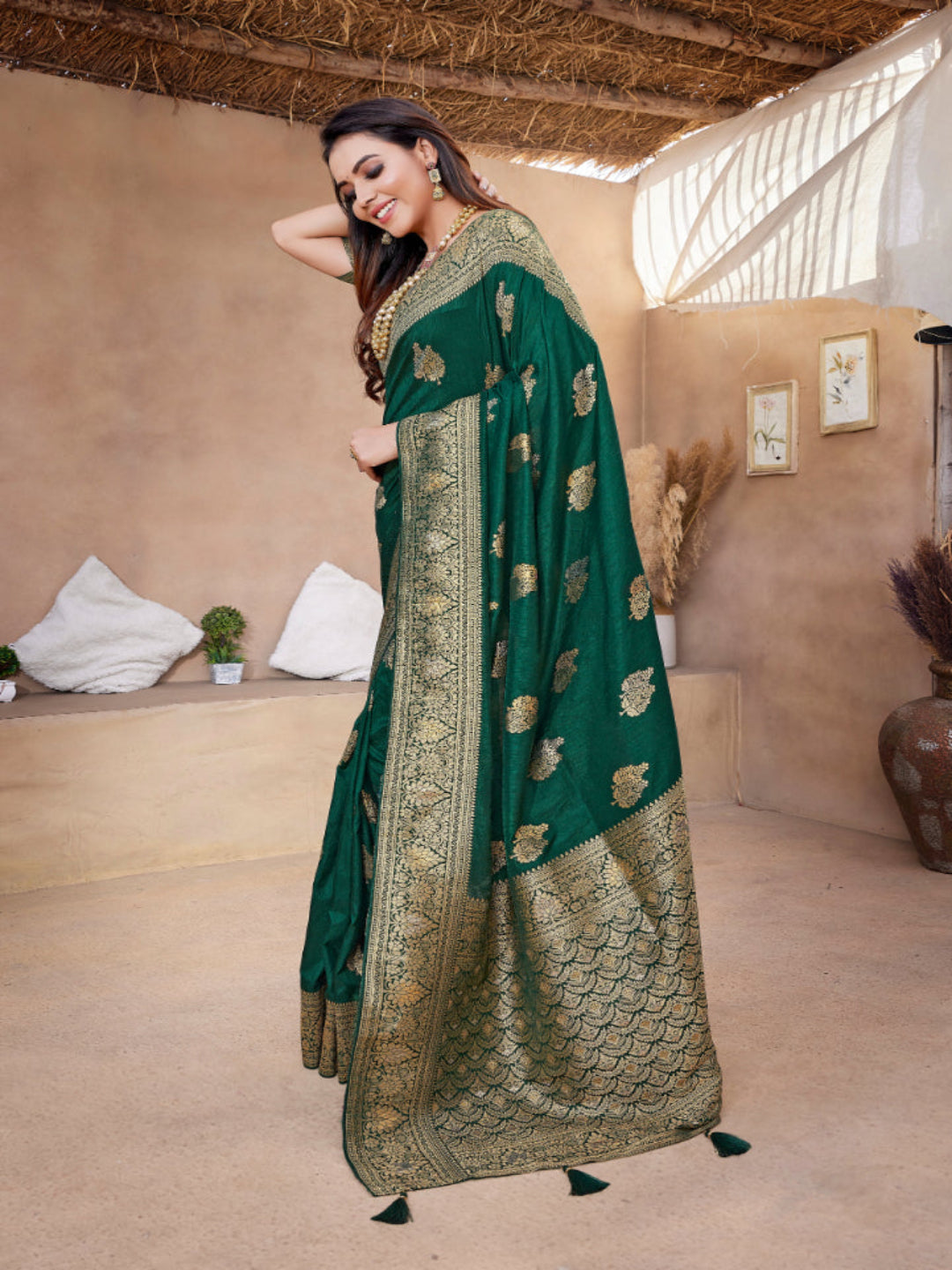 Silk Blend Contemporary Saree with Booti and Plain Work