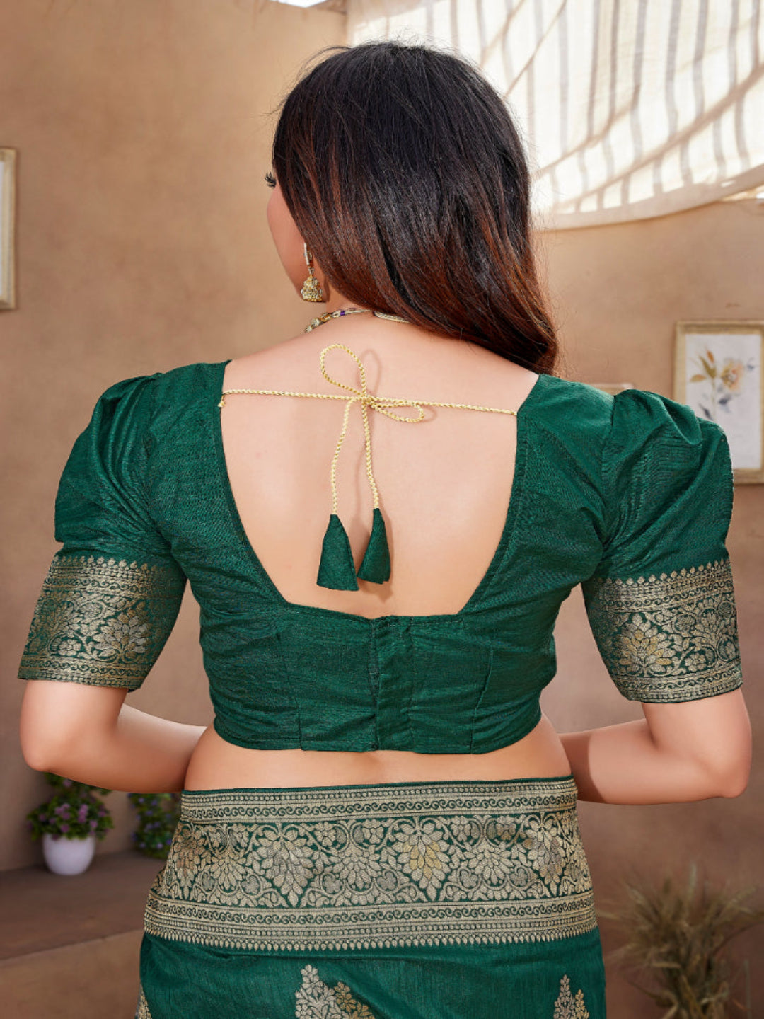 Silk Blend Contemporary Saree with Booti and Plain Work