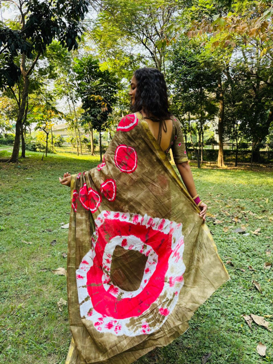 Vintage Charm Chikoo & Pink Shibori Saree