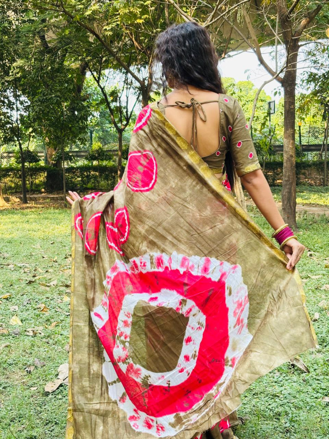 Vintage Charm Chikoo & Pink Shibori Saree