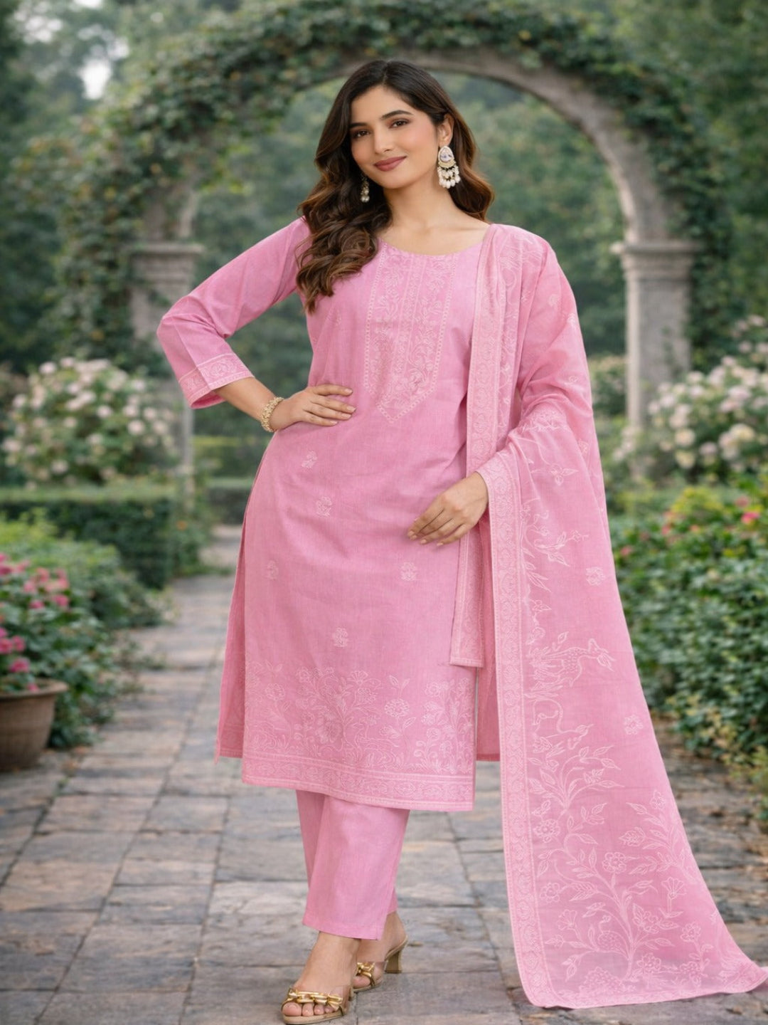 Women hand embroidered chikankarey kurta set