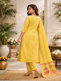 Women hand embroidered chikankarey kurta set