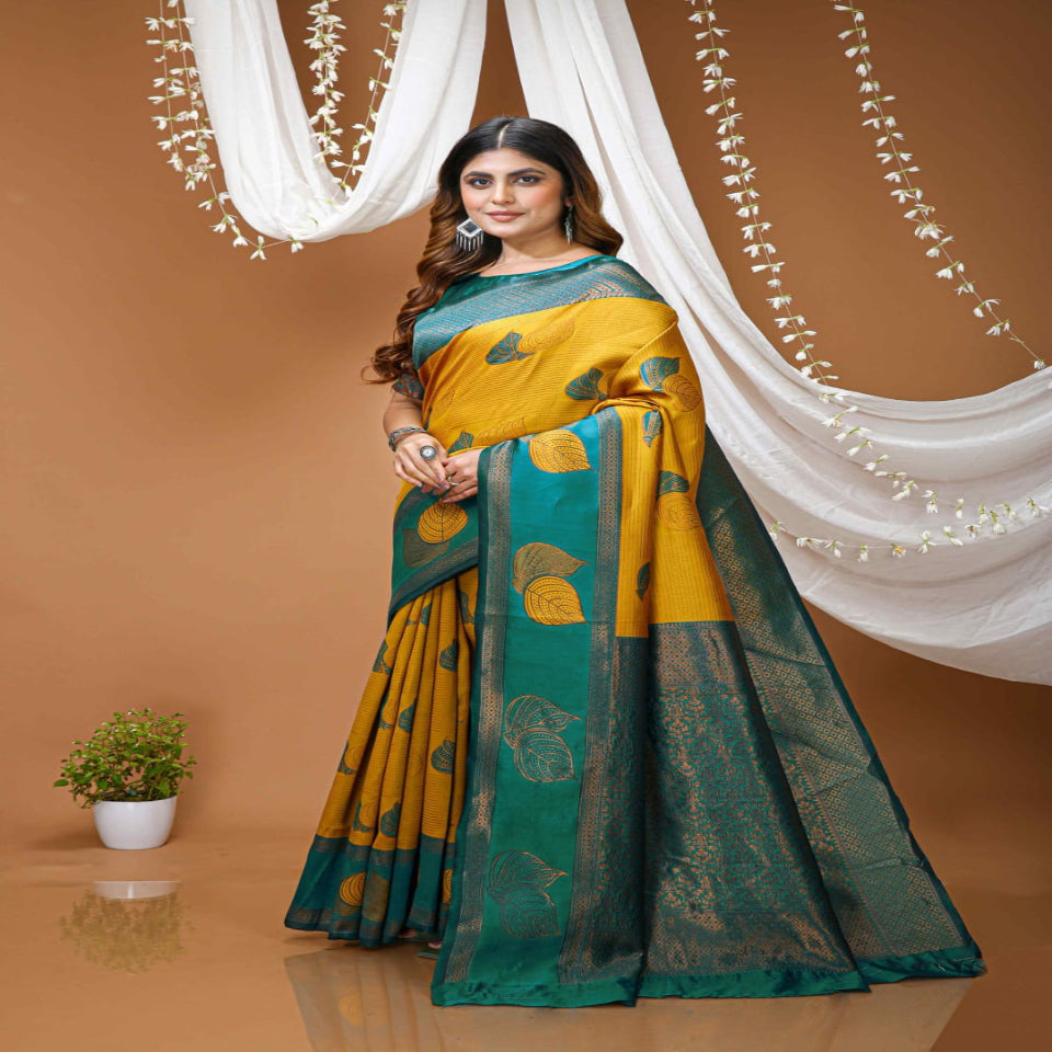 Elegant Beige & Red Zari Woven Saree with Rich Designer Pallu – Festive & Wedding Wear