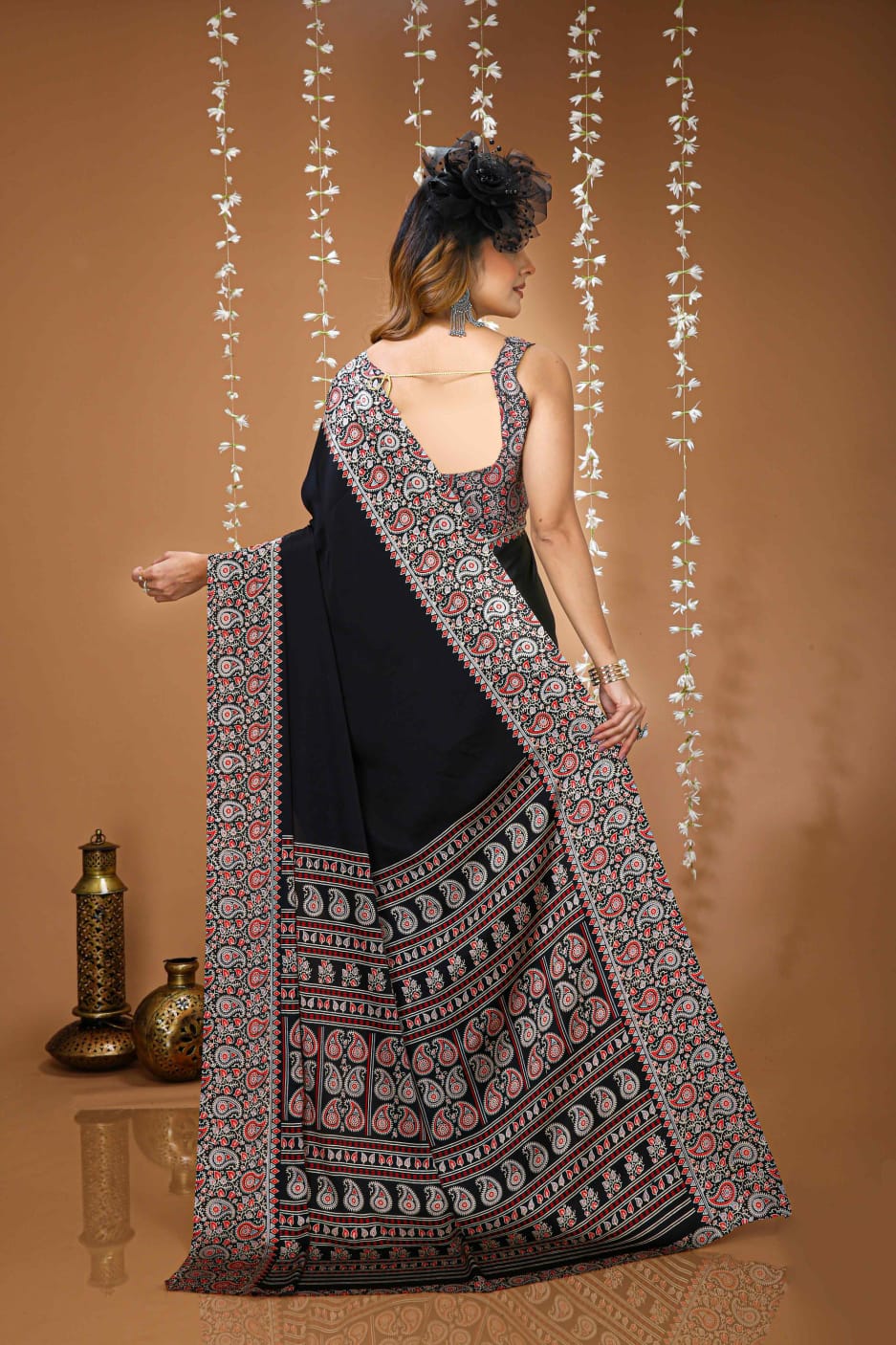 Stylish Black Printed Saree with Ethnic Paisley Border – Elegant Party & Casual Wear
