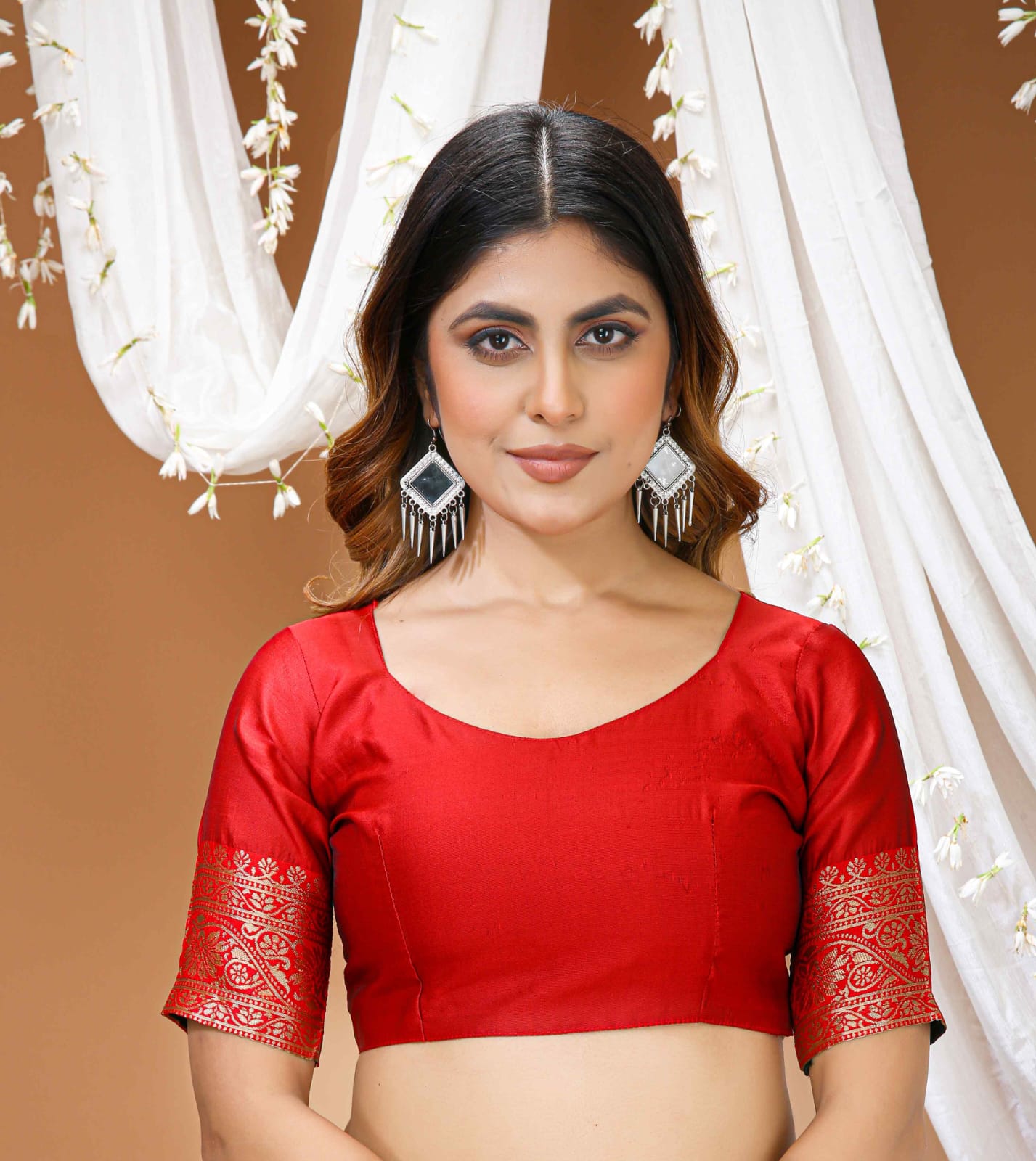 Elegant Beige & Red Zari Woven Saree with Rich Designer Pallu – Festive & Wedding Wear