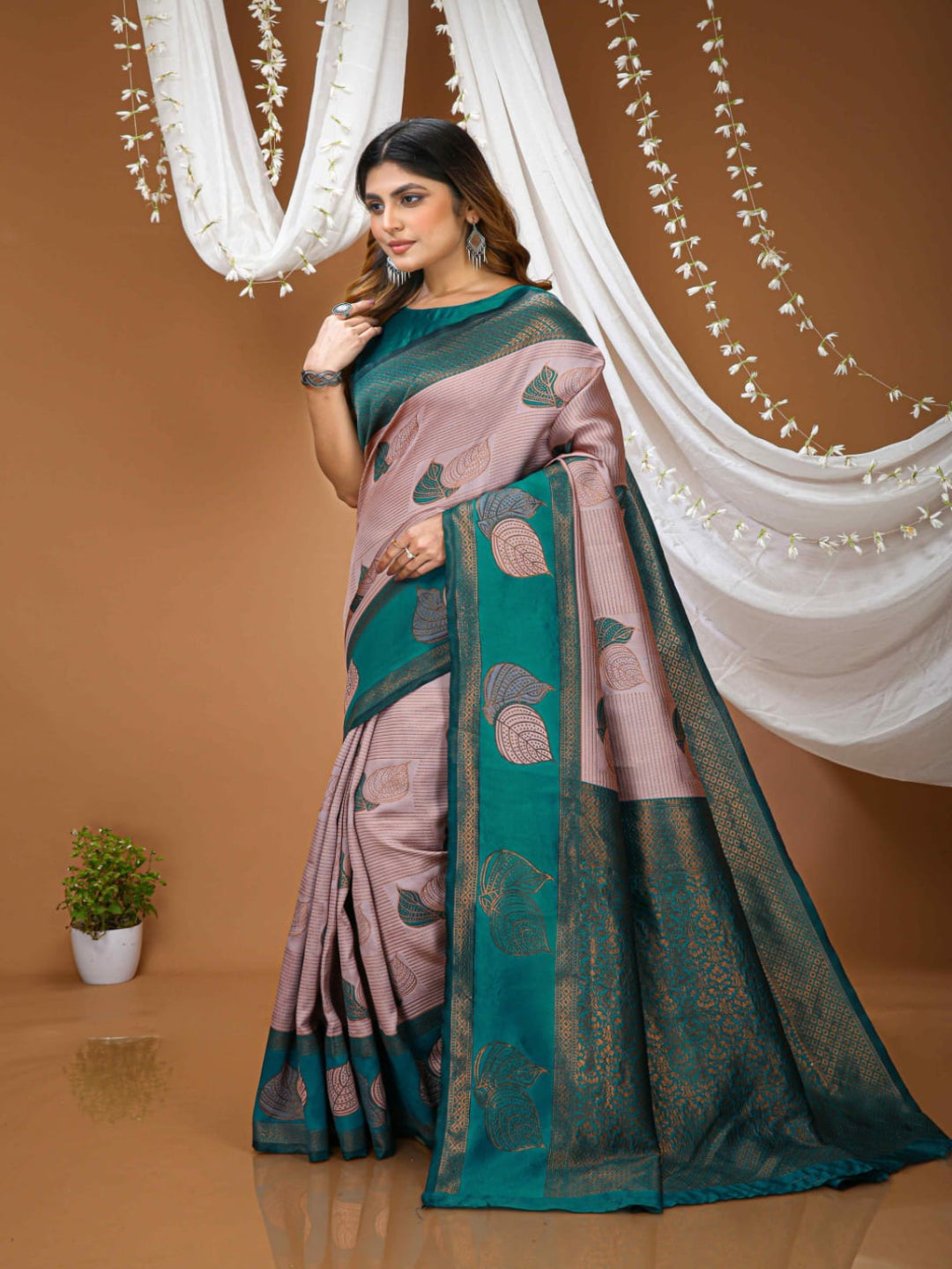Elegant Beige & Red Zari Woven Saree with Rich Designer Pallu – Festive & Wedding Wear