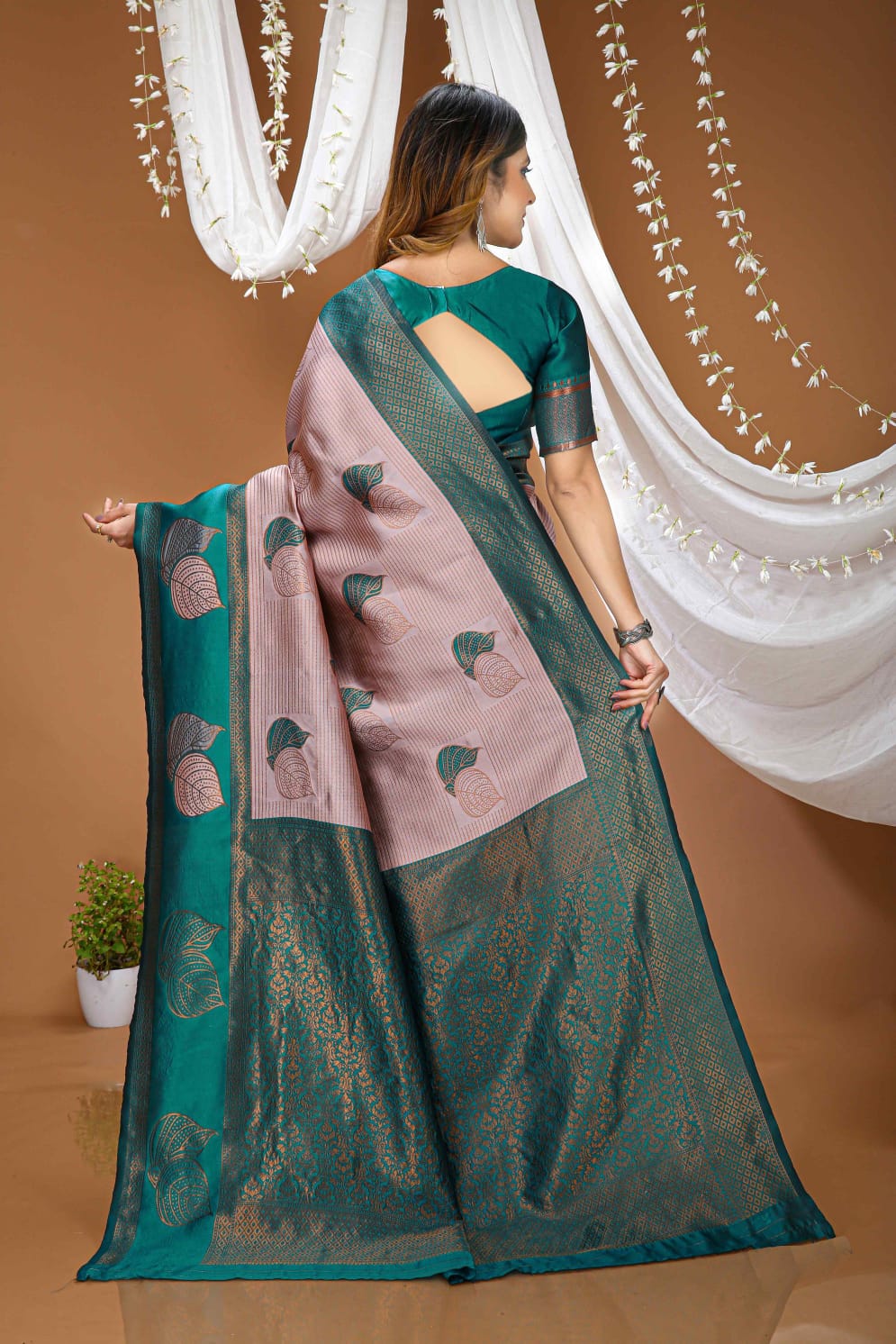 Elegant Beige & Red Zari Woven Saree with Rich Designer Pallu – Festive & Wedding Wear