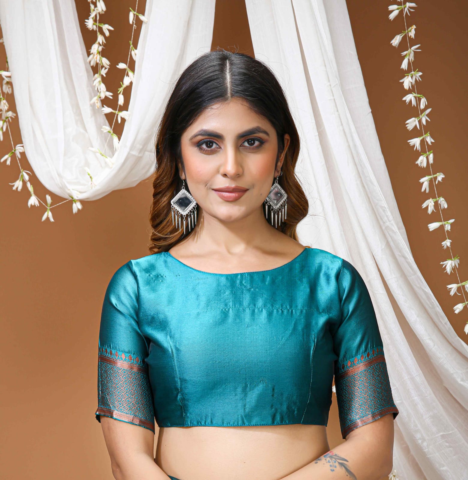 Elegant Beige & Red Zari Woven Saree with Rich Designer Pallu – Festive & Wedding Wear