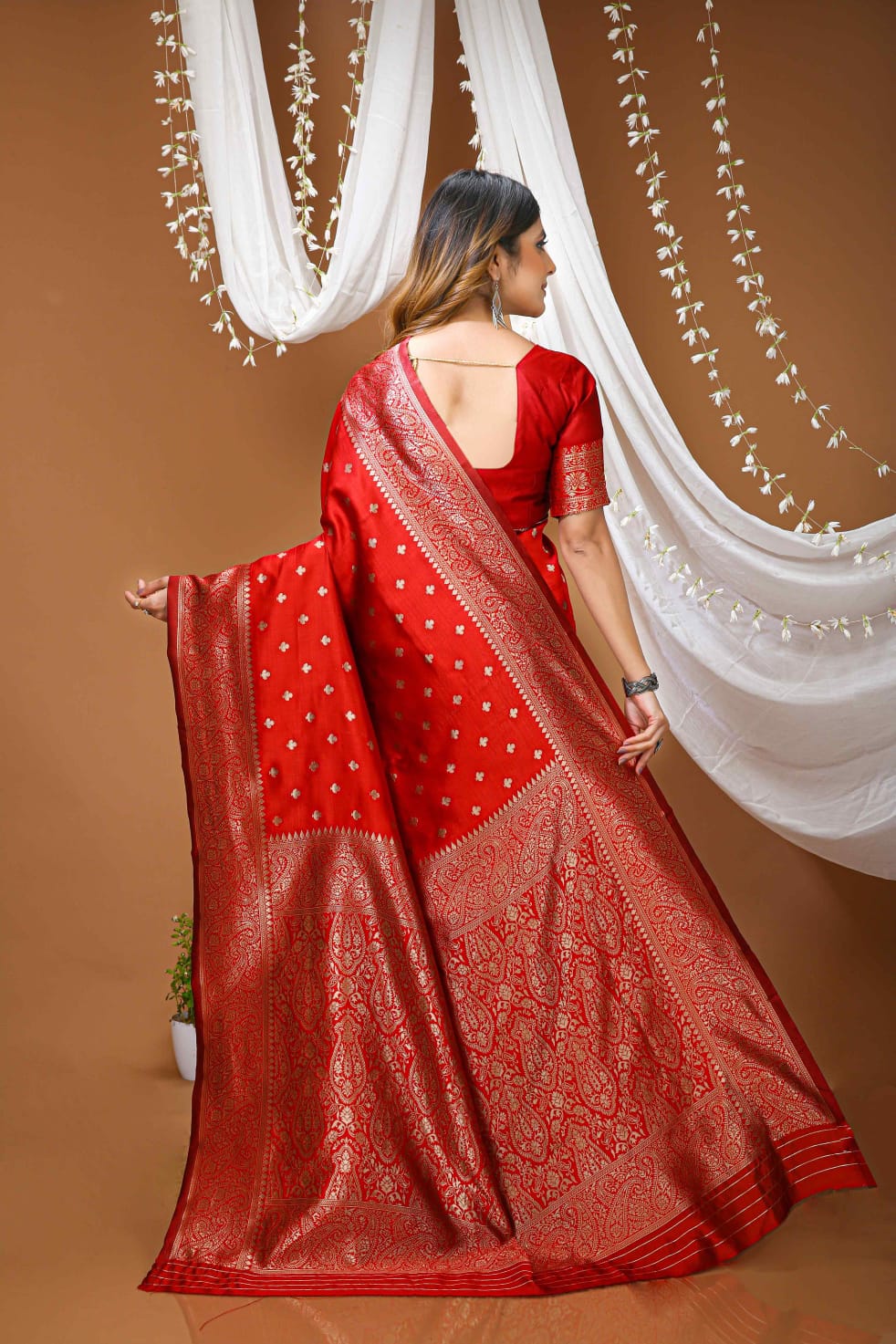 Elegant Red Banarasi Style Zari Woven Saree with Rich Golden Designer Pallu – Wedding & Festive Wear
