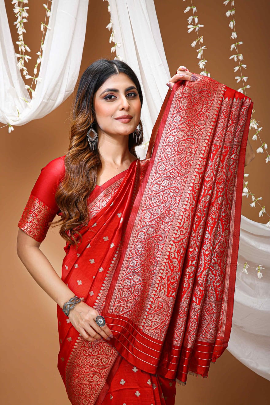 Elegant Red Banarasi Style Zari Woven Saree with Rich Golden Designer Pallu – Wedding & Festive Wear