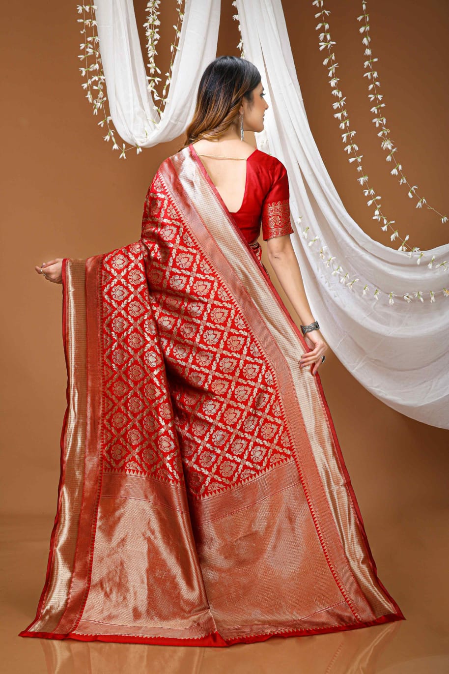 Elegant Red Banarasi Style Zari Woven Saree with Rich Golden Pallu – Wedding & Festive Wear