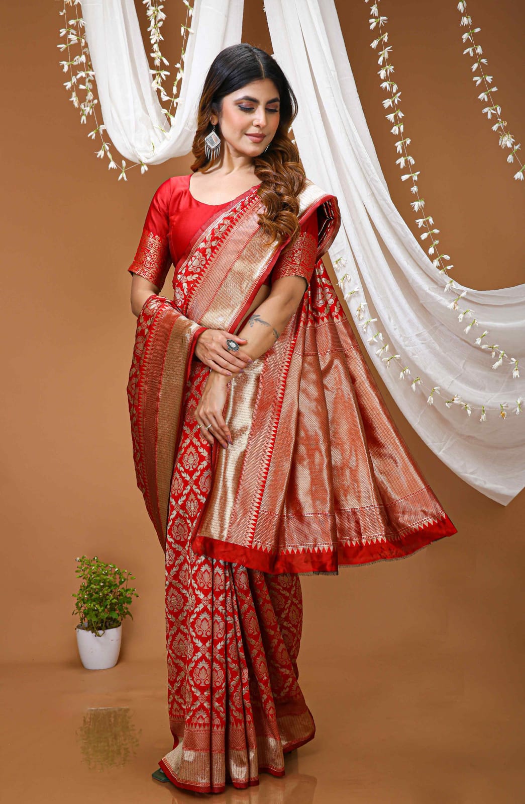 Elegant Red Banarasi Style Zari Woven Saree with Rich Golden Pallu – Wedding & Festive Wear