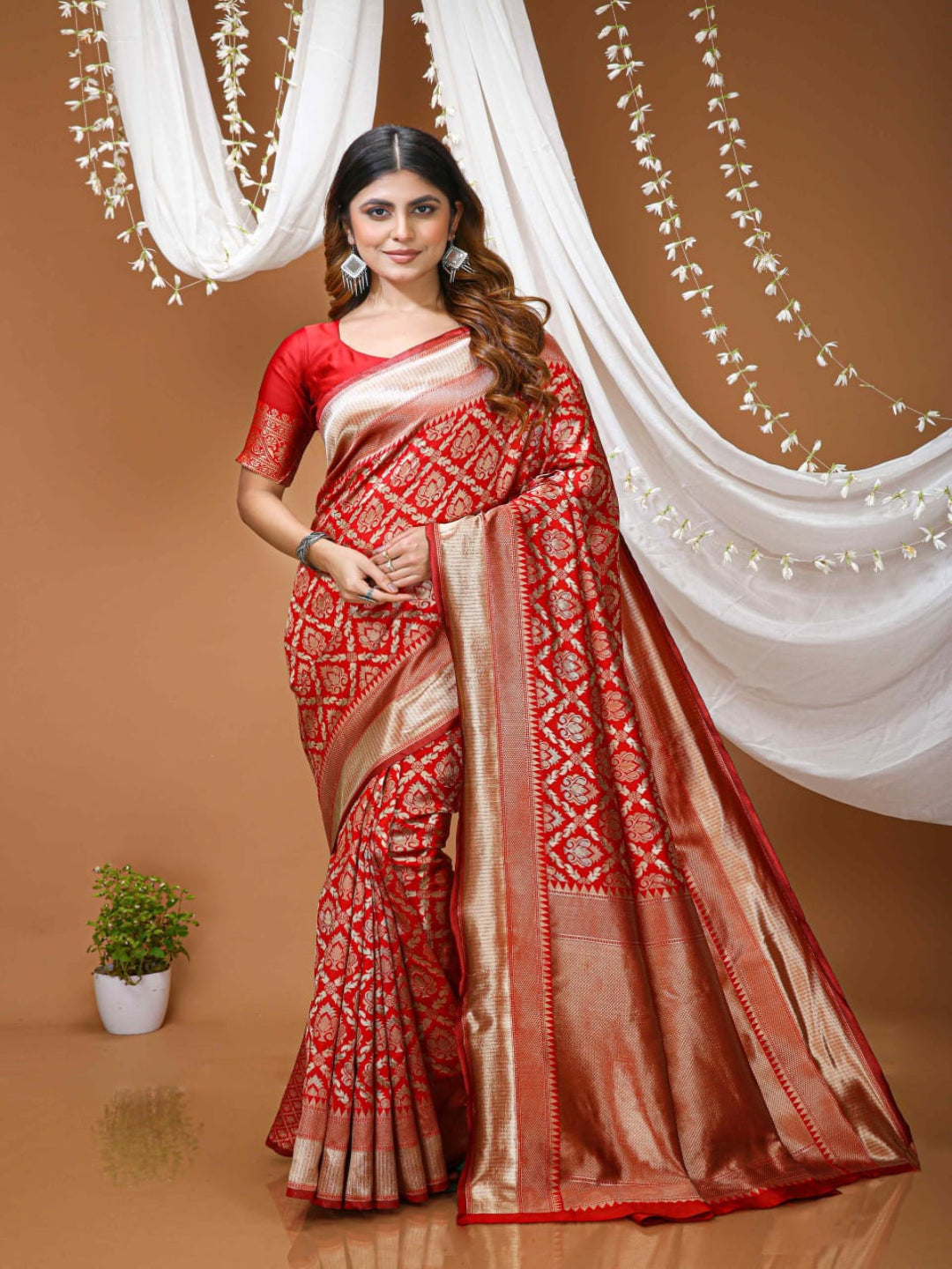 Elegant Red Banarasi Style Zari Woven Saree with Rich Golden Pallu – Wedding & Festive Wear