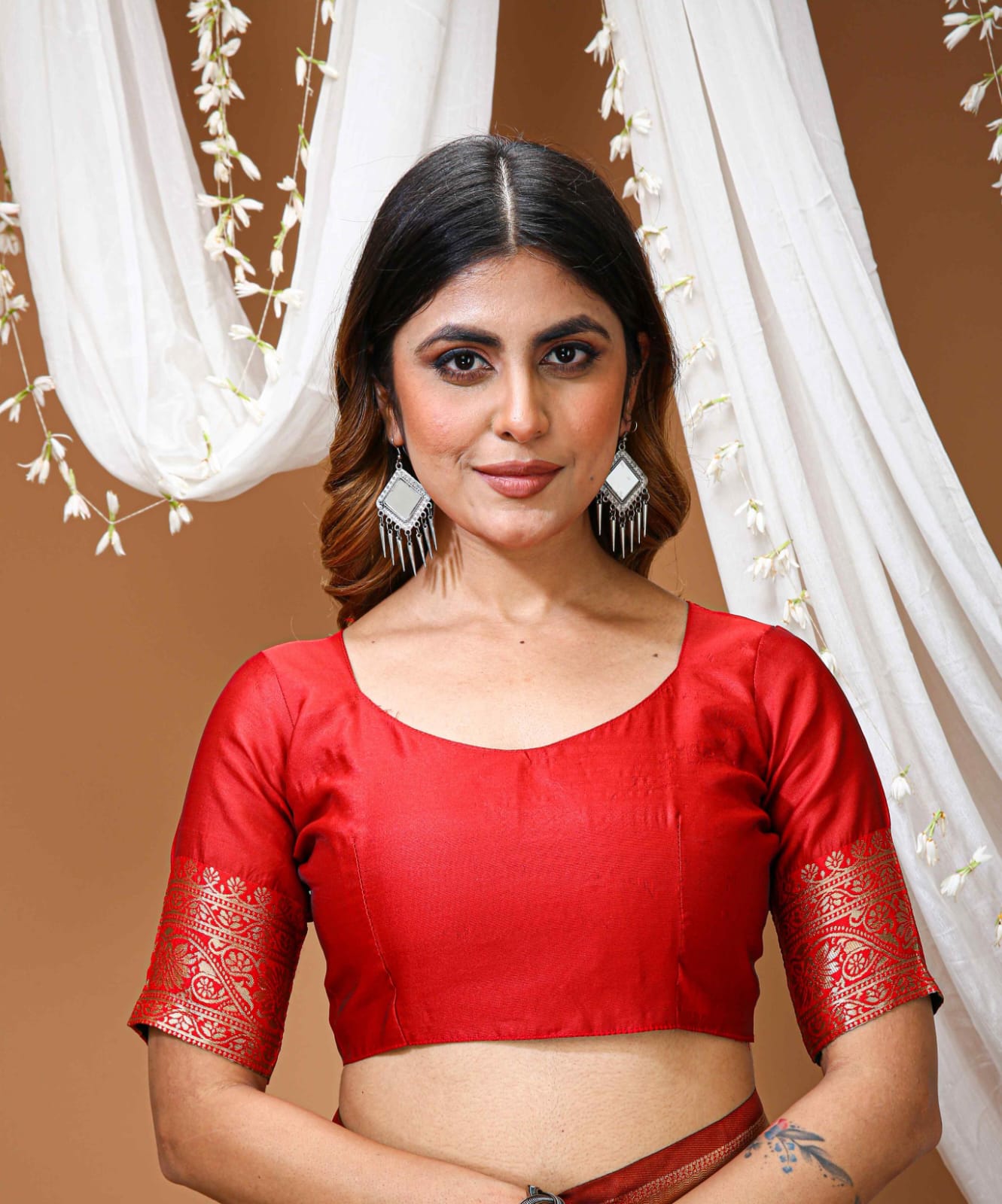 Elegant Red Banarasi Style Zari Woven Saree with Rich Golden Pallu – Wedding & Festive Wear