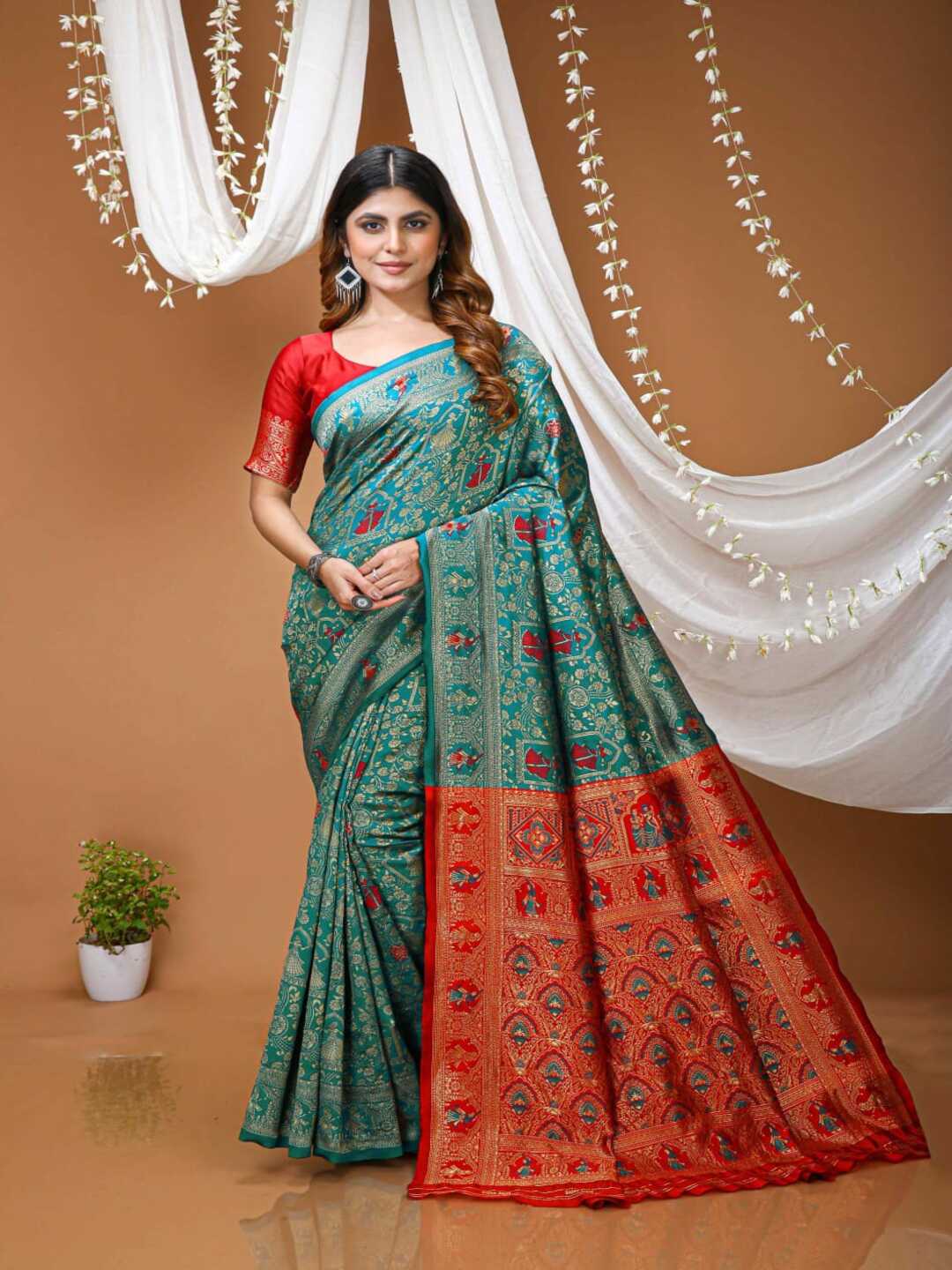 Graceful Pastel Green Banarasi Silk Saree with Rich Zari Border