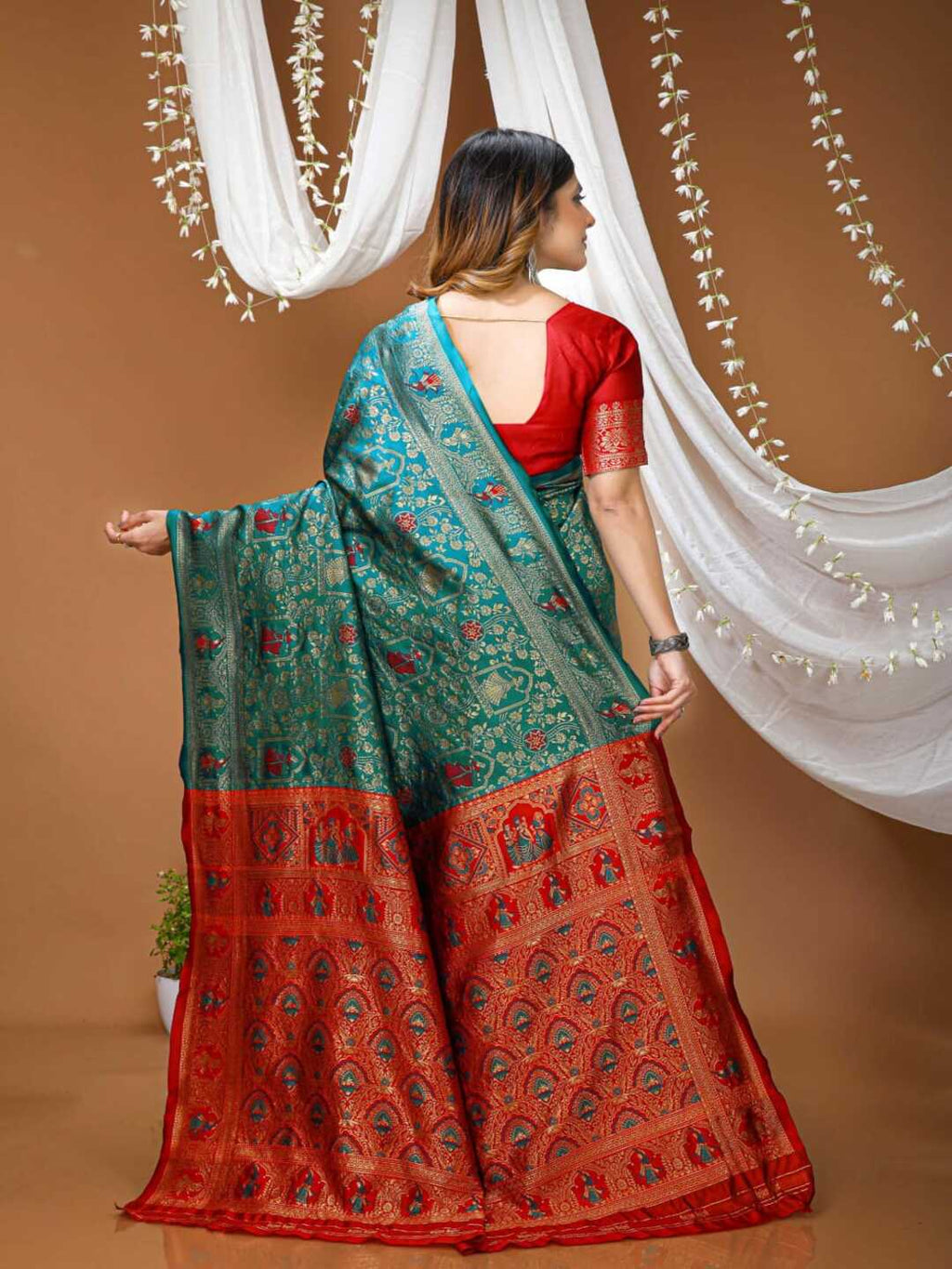 Graceful Pastel Green Banarasi Silk Saree with Rich Zari Border