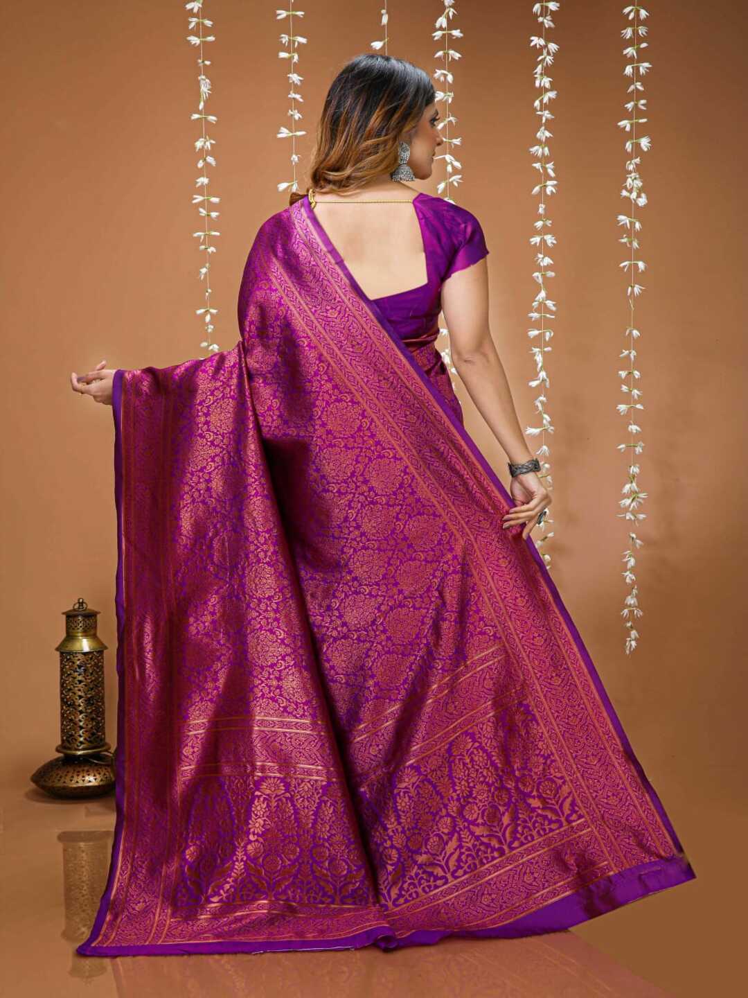 Vibrant Rani Pink Banarasi Silk Saree with Elegant Zari Weaving
