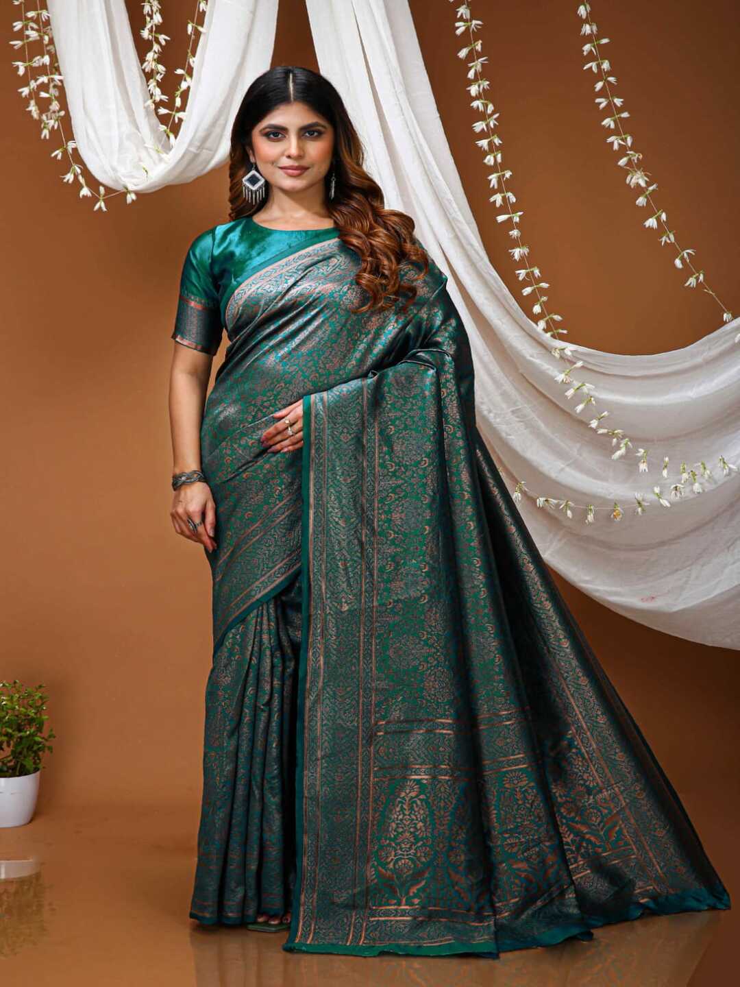 Vibrant Rani Pink Banarasi Silk Saree with Elegant Zari Weaving