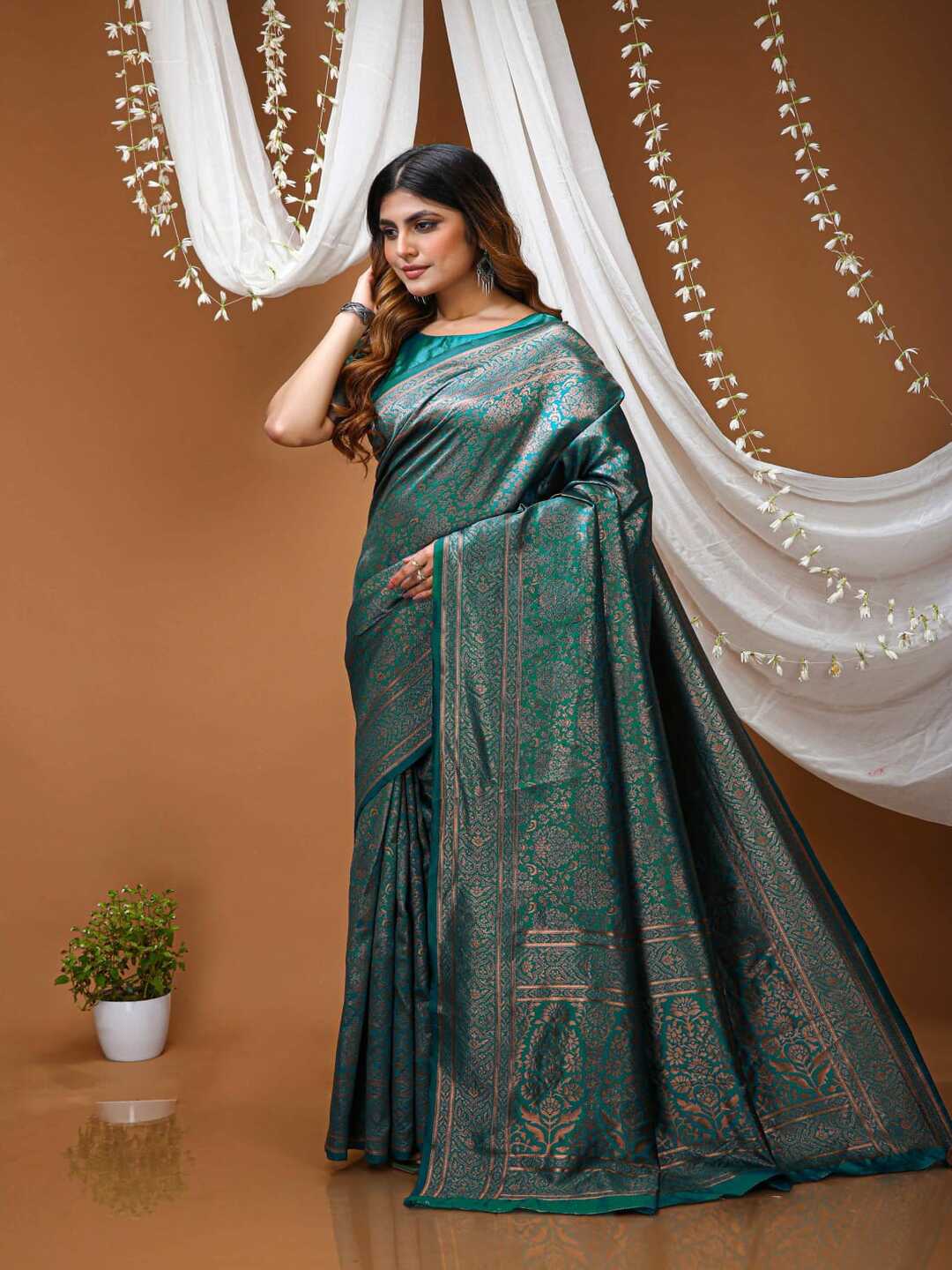 Vibrant Rani Pink Banarasi Silk Saree with Elegant Zari Weaving