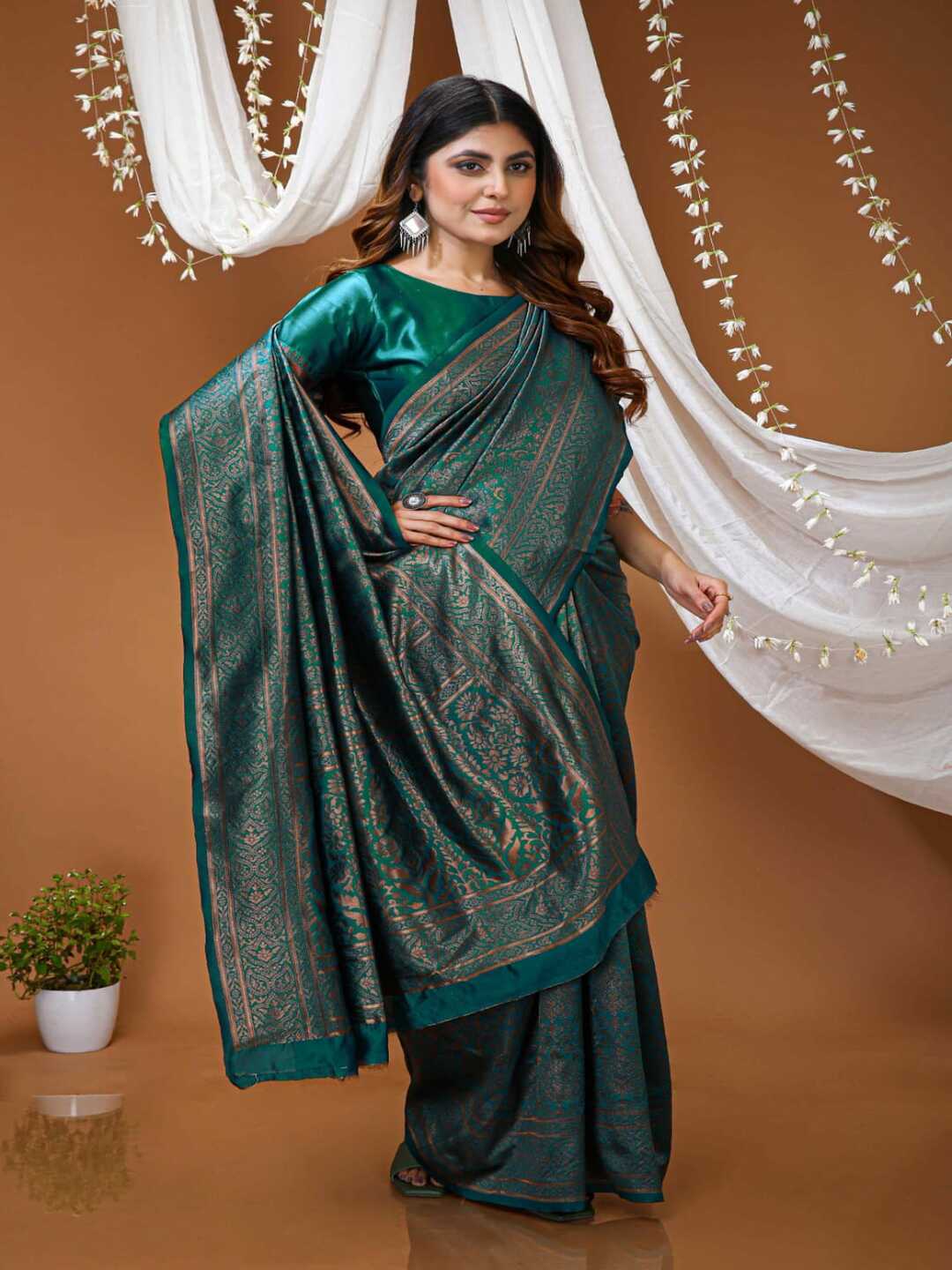 Vibrant Rani Pink Banarasi Silk Saree with Elegant Zari Weaving