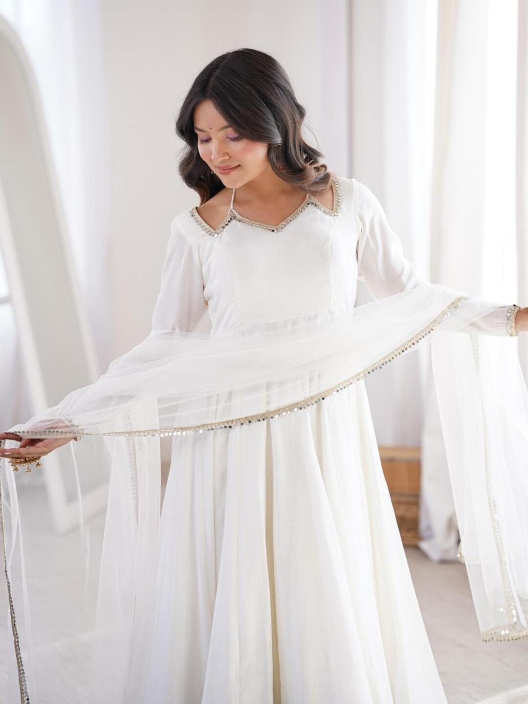 Elegant Offwhite Anarkali Suit with Net Dupatta