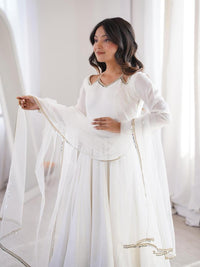 Elegant Offwhite Anarkali Suit with Net Dupatta