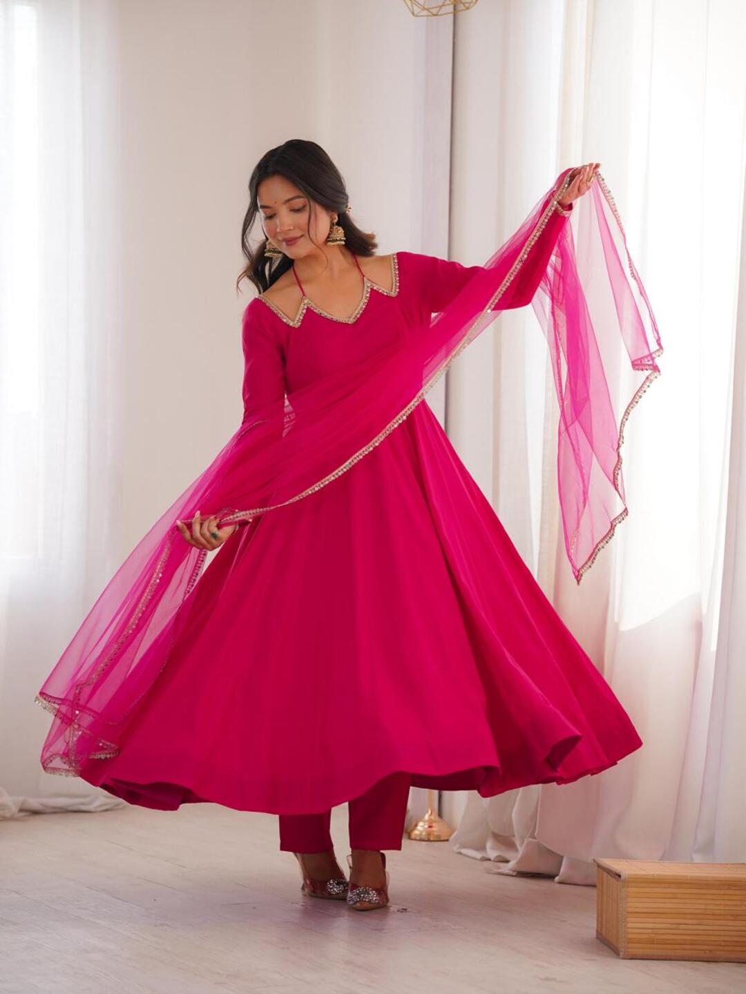 Elegant Offwhite Anarkali Suit with Net Dupatta