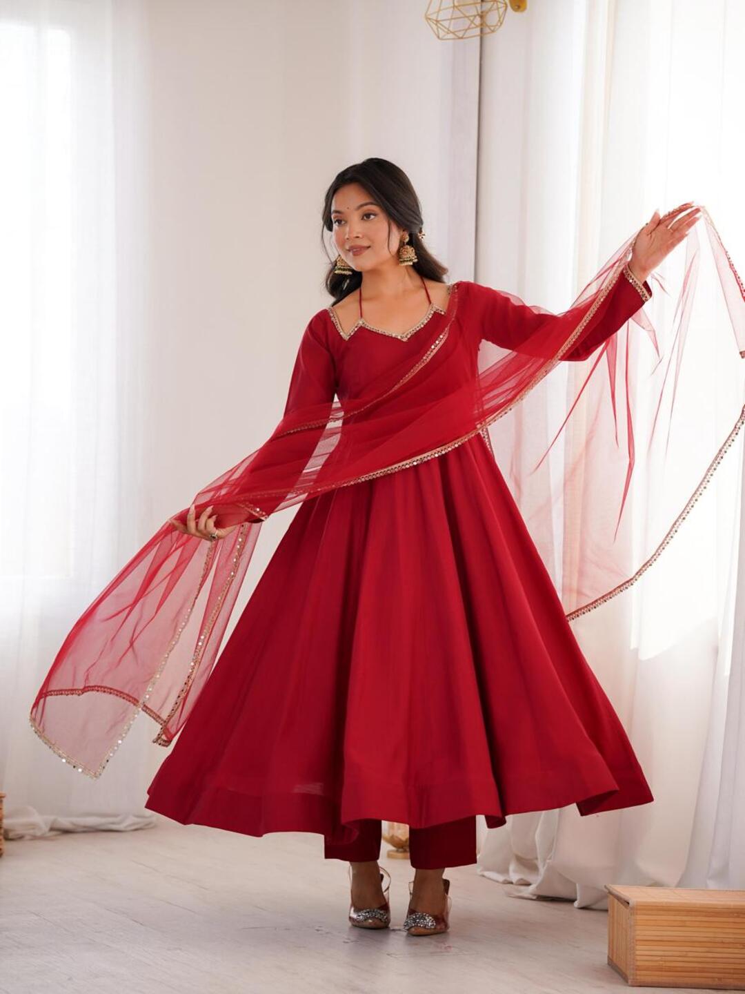 Elegant Offwhite Anarkali Suit with Net Dupatta