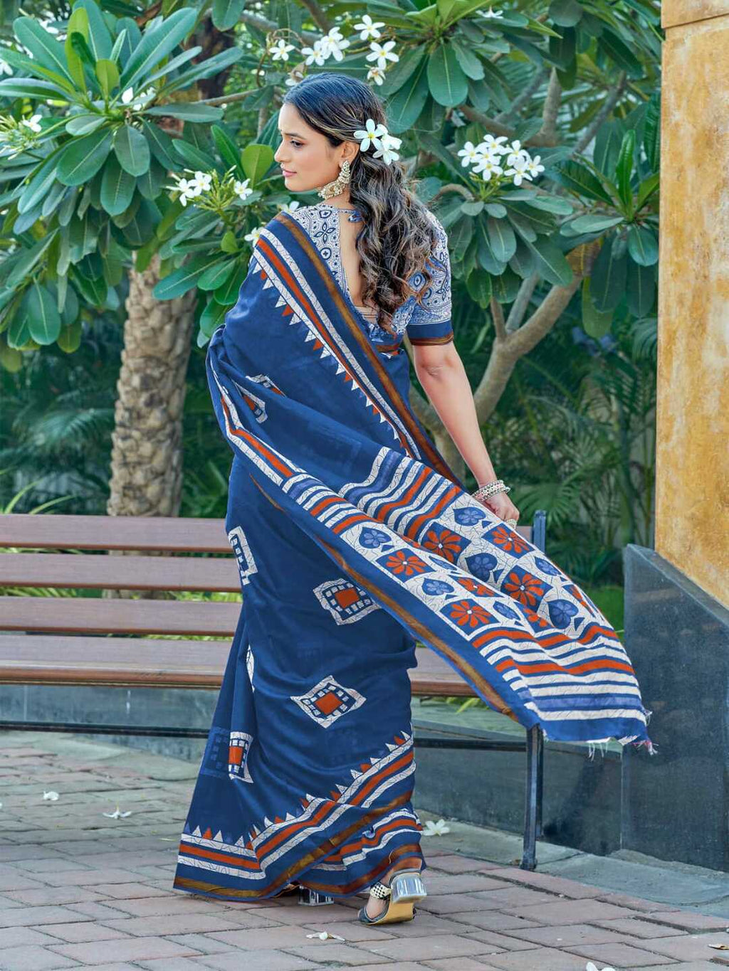 Elegant Navy Blue Printed Pure Cotton Saree with Geometric Border
