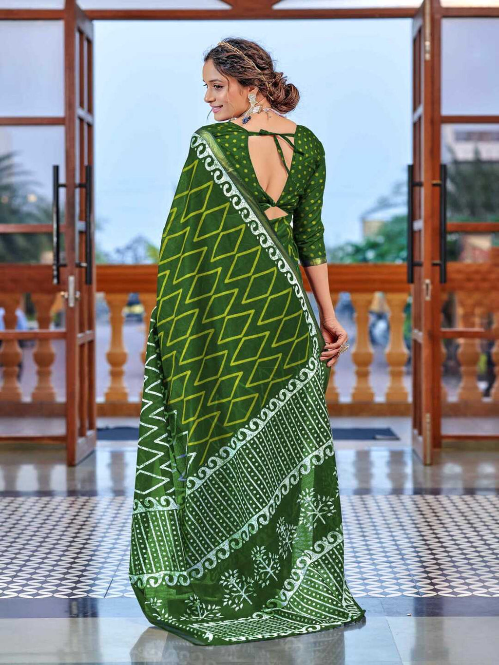 Classic Dark Green Ethnic Print Pure Cotton Saree with Traditional Motifs