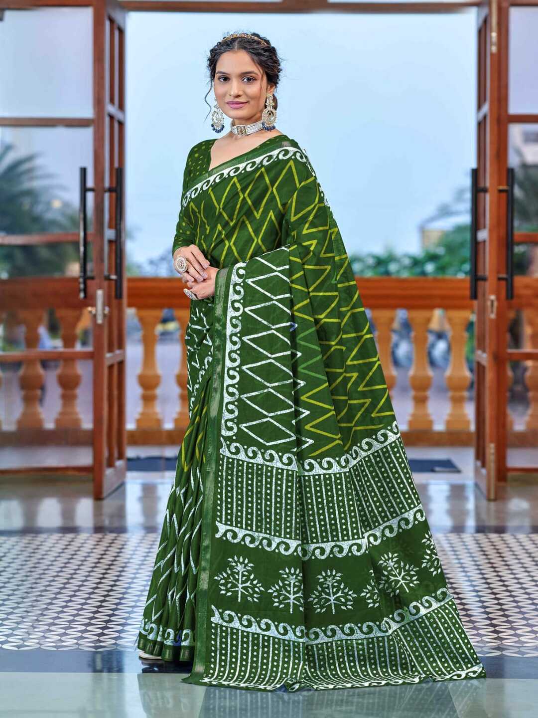 Classic Dark Green Ethnic Print Pure Cotton Saree with Traditional Motifs