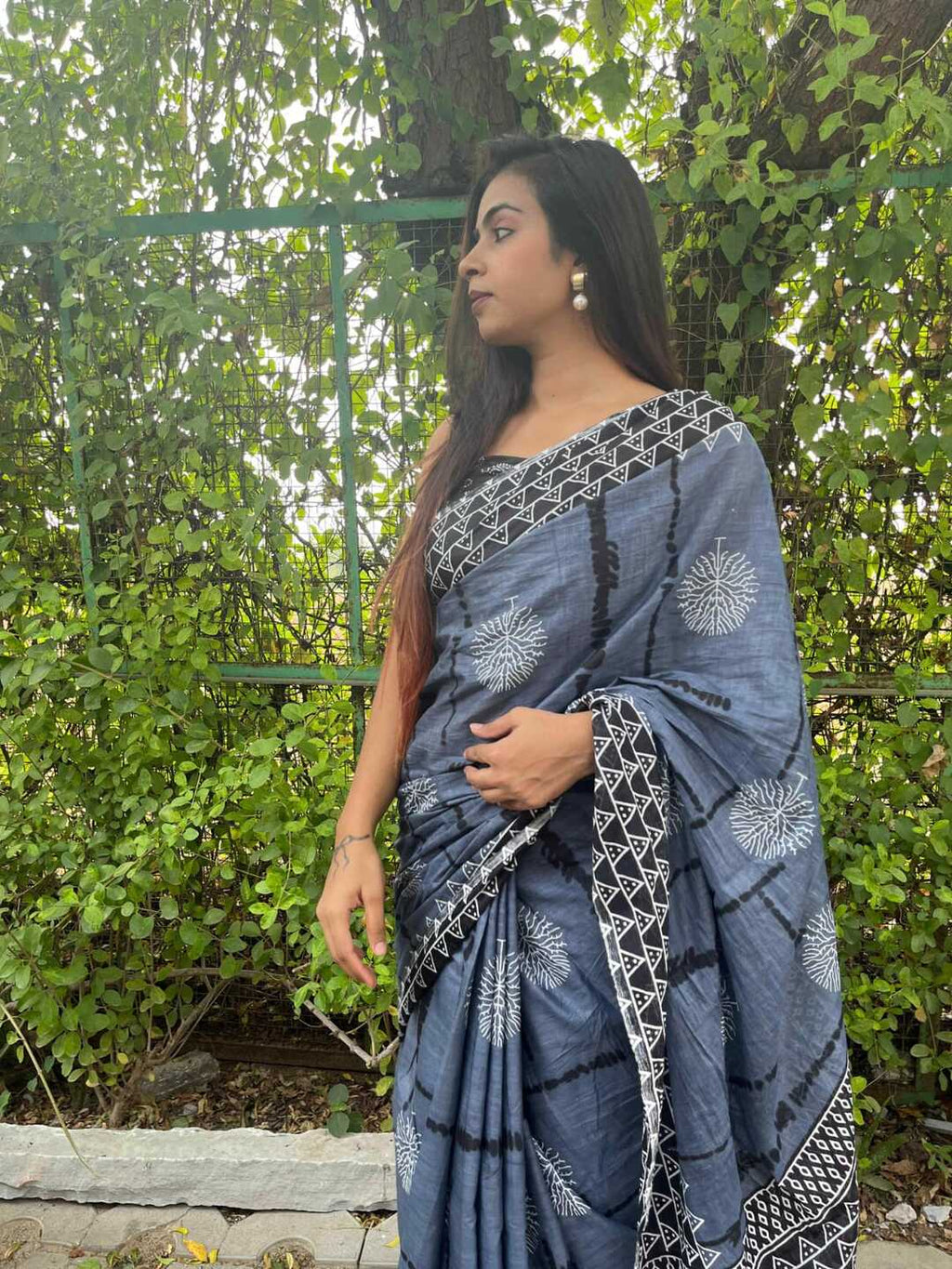 Elegant Pure Cotton Grey Saree with Black Border & Ethnic Print