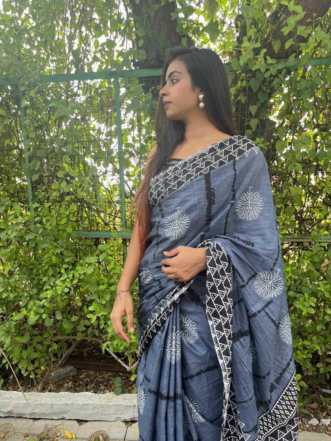 Elegant Pure Cotton Grey Saree with Black Border & Ethnic Print