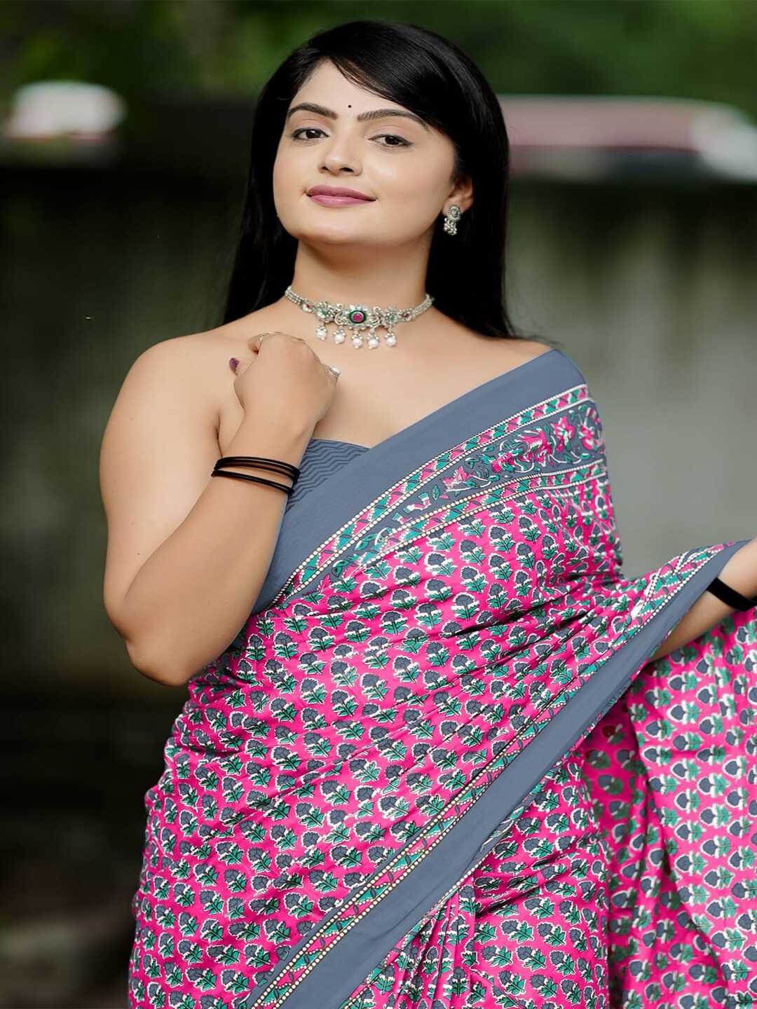 Pure Cotton Pink Saree with Grey Border & Floral Motifs