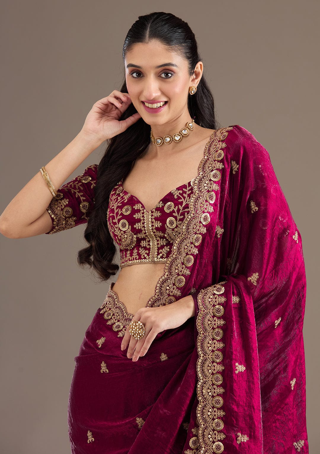 Elegant Emerald Green Embroidered Saree with Heavy Golden Designer Border – Wedding & Festive Wear