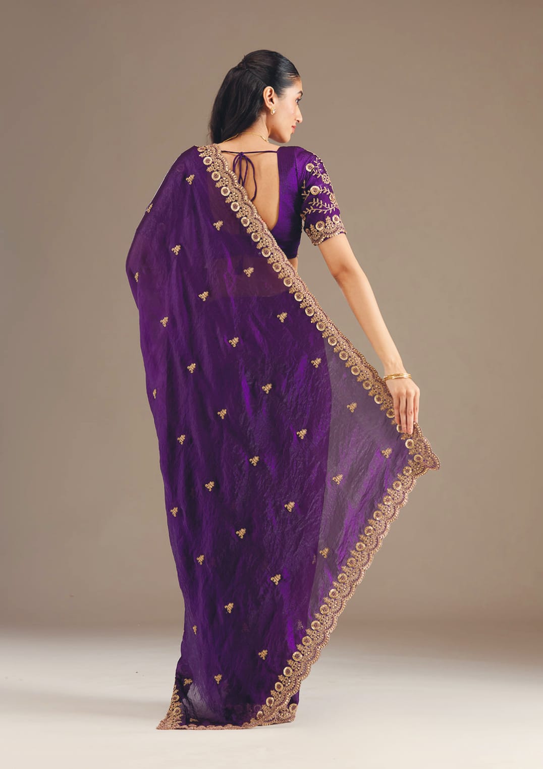 Elegant Emerald Green Embroidered Saree with Heavy Golden Designer Border – Wedding & Festive Wear
