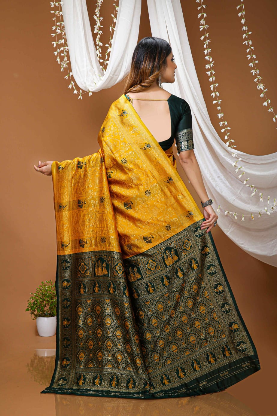 Elegant Red Banarasi Style Zari Woven Saree with Rich Designer Pallu – Wedding & Festive Wear