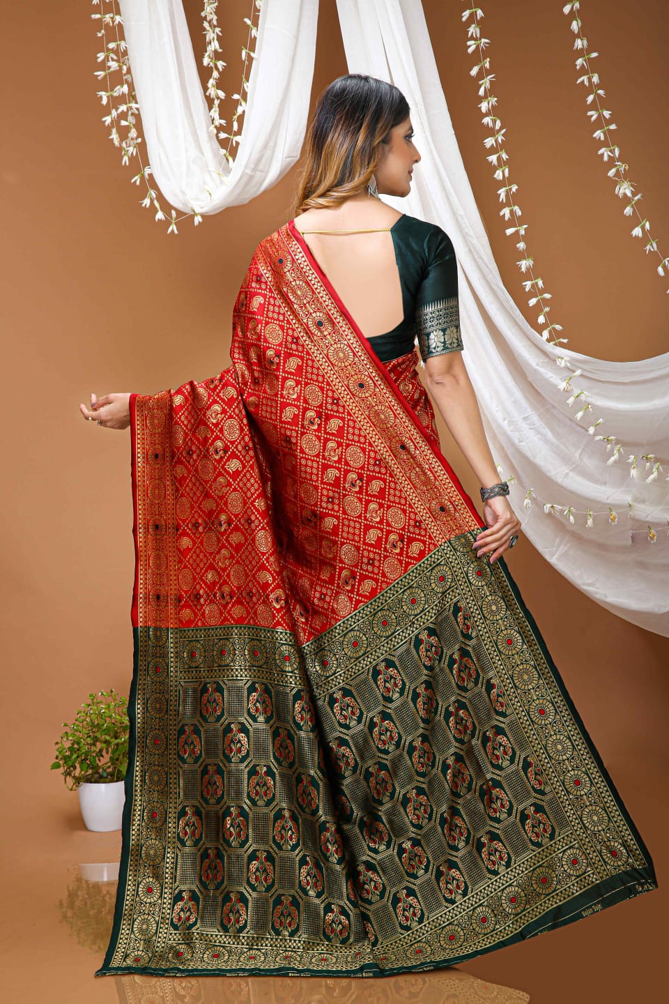 Elegant Red Banarasi Style Zari Woven Saree with Green Designer Border – Wedding & Festive Wear