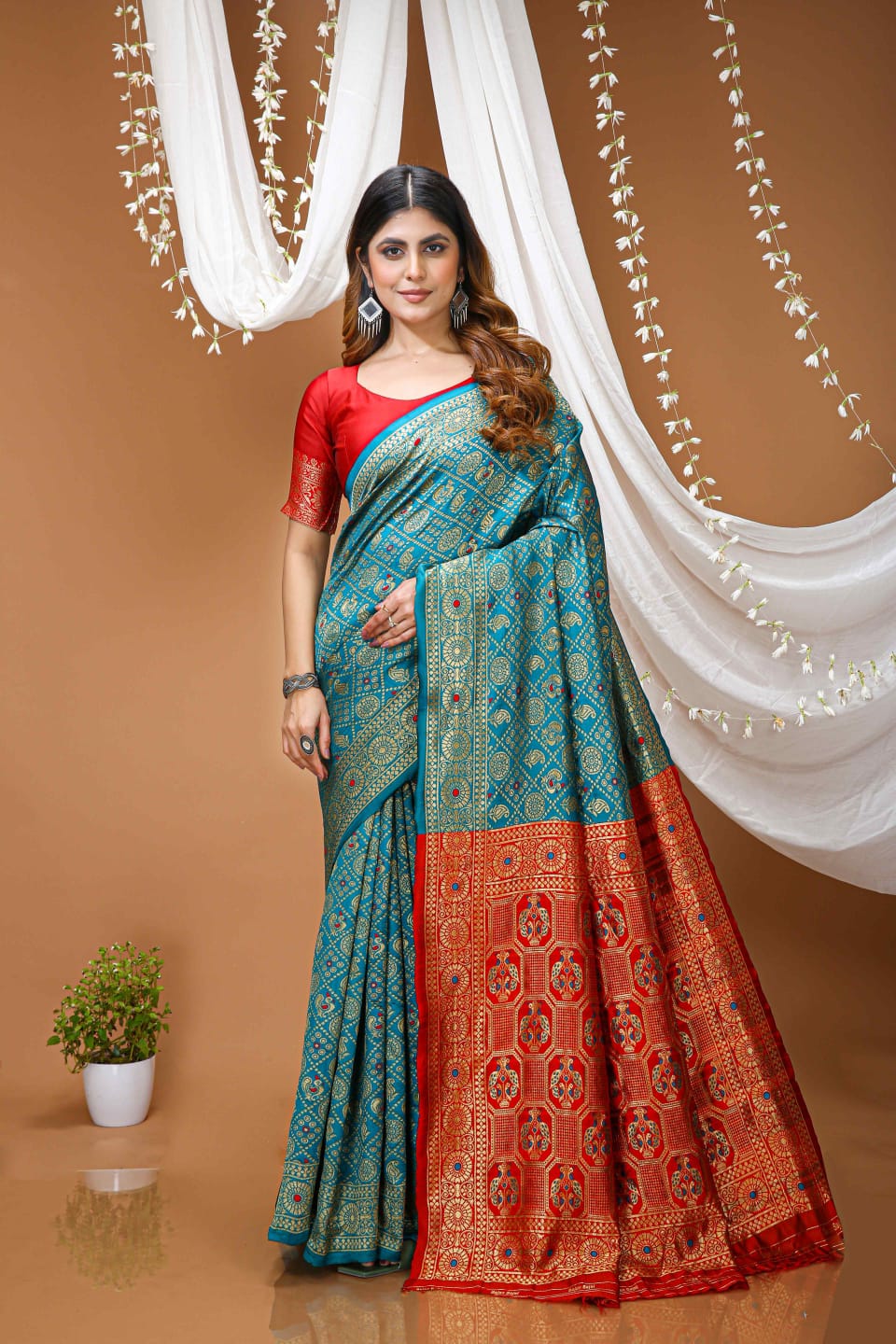 Elegant Red Banarasi Style Zari Woven Saree with Green Designer Border – Wedding & Festive Wear