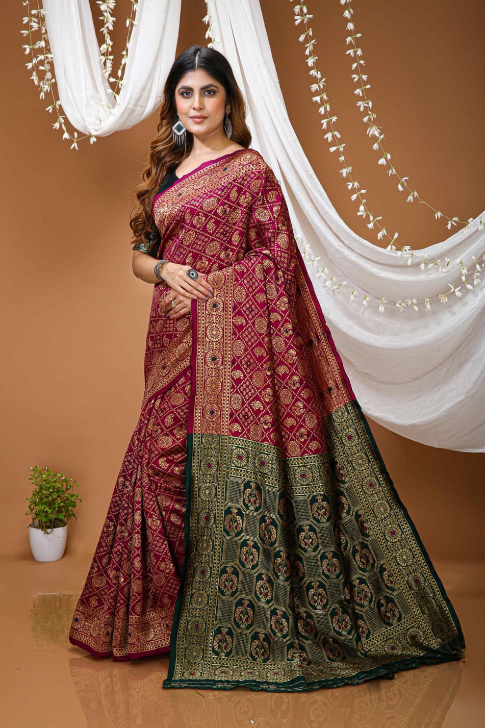 Elegant Red Banarasi Style Zari Woven Saree with Green Designer Border – Wedding & Festive Wear