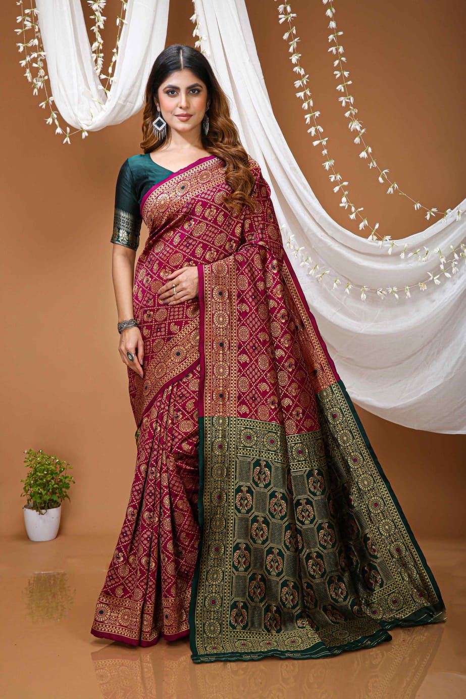Elegant Red Banarasi Style Zari Woven Saree with Green Designer Border – Wedding & Festive Wear