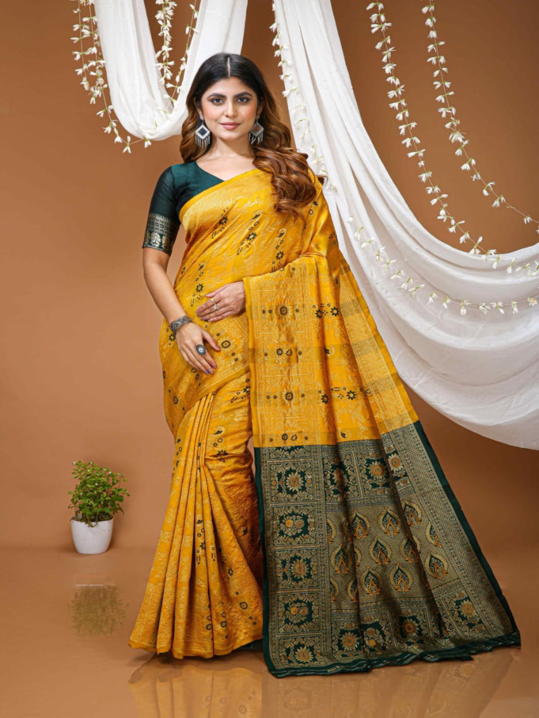 Elegant Royal Blue Banarasi Style Zari Woven Saree with Rich Golden Designer Pallu – Wedding & Festive Wear