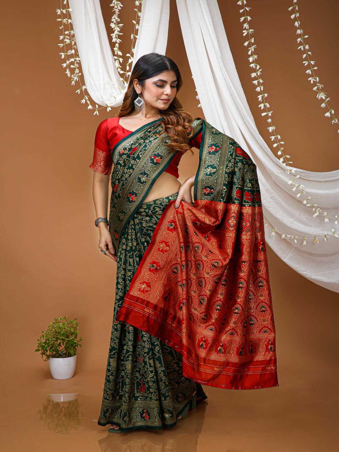 Graceful Pastel Green Banarasi Silk Saree with Rich Zari Border